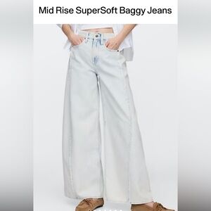 Gap SuperSoft Mid Rise Baggy Jeans - Light Blue